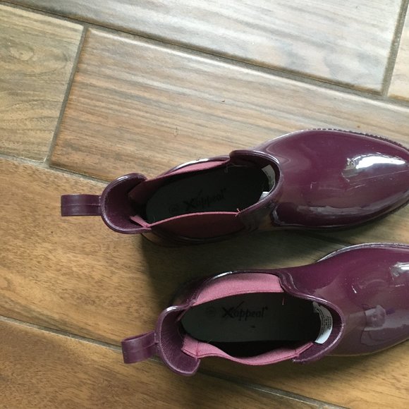 Xappeal Rayne Burgundy Rain Boots - Picture 4 of 5